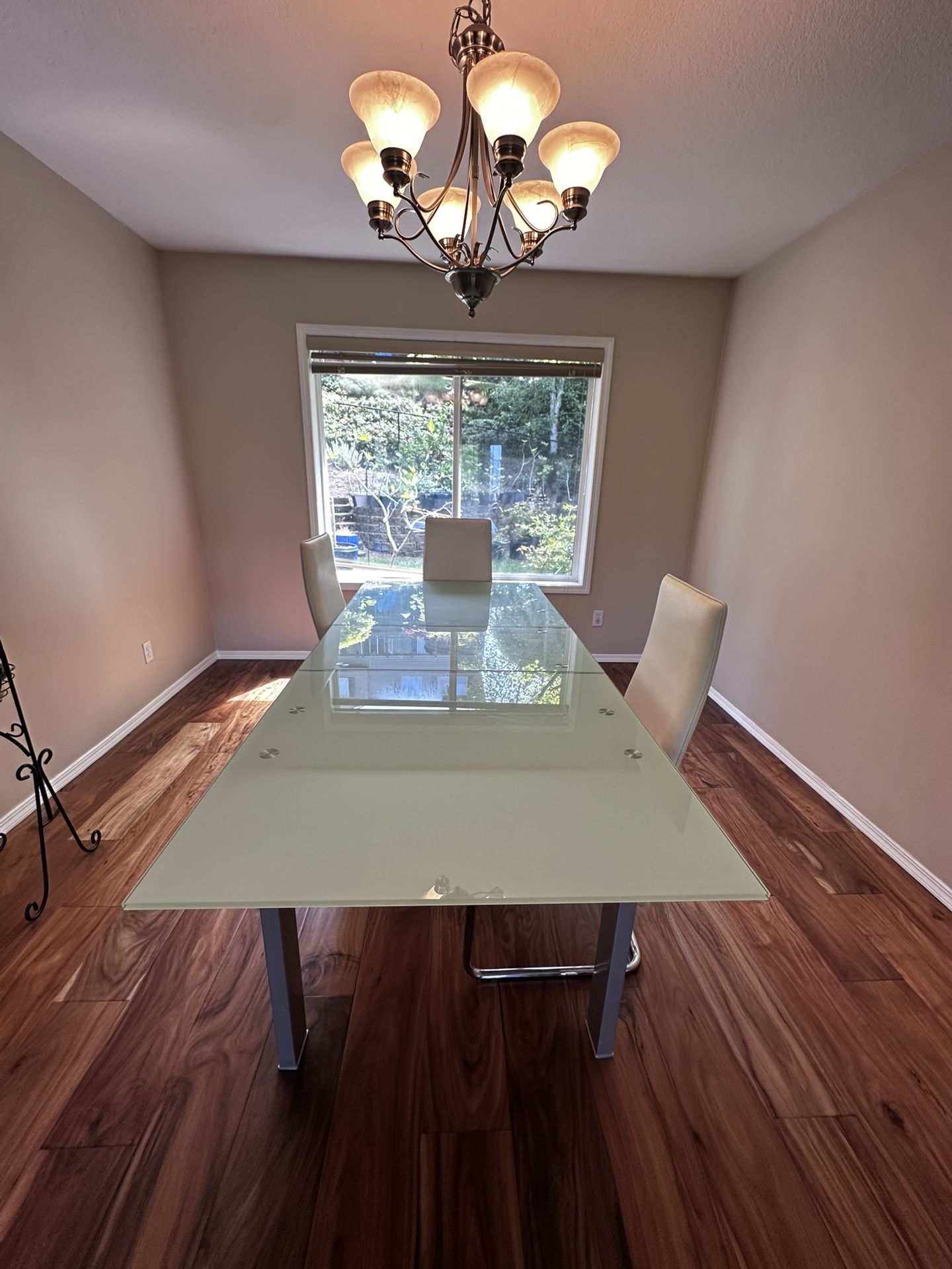 Glass Topped Extendable Dinning Table