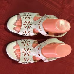 SAS White Sandals Size 9ww