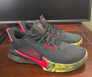 Nike Kobe mamba fury Bruce Lee size 9.