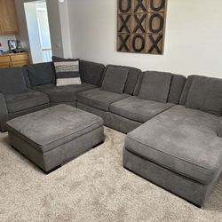 Sectional Couch / Furniture / With Ottoman / Gray
