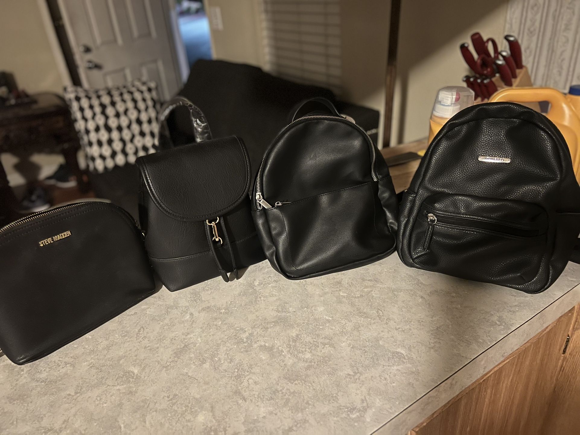 4 Carteras Una Está Nueva