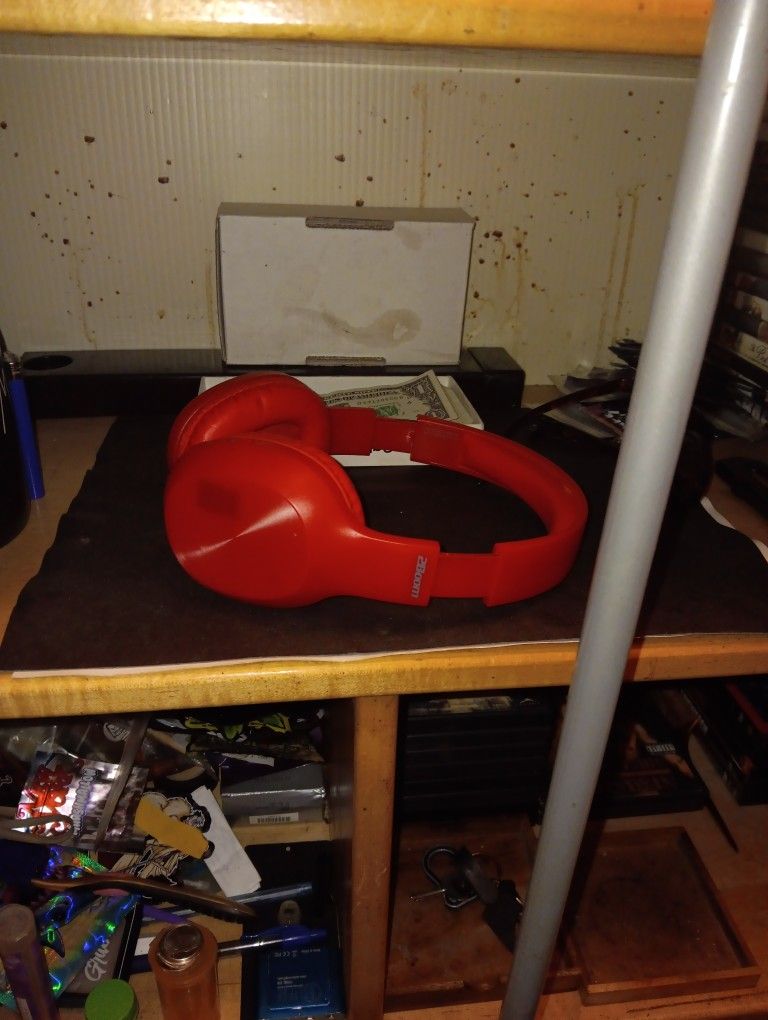 2boom Bluetooth Head Phones. 