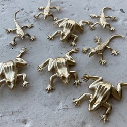 Gold Frogs And Lizzards 