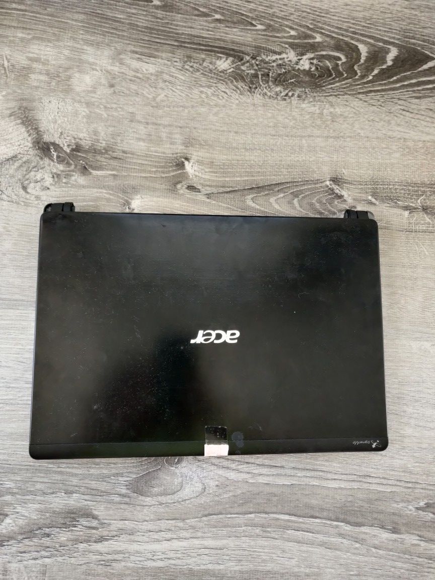 Acer laptop 4gb ram (no OS)