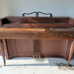 Old Wurlitzer piano 