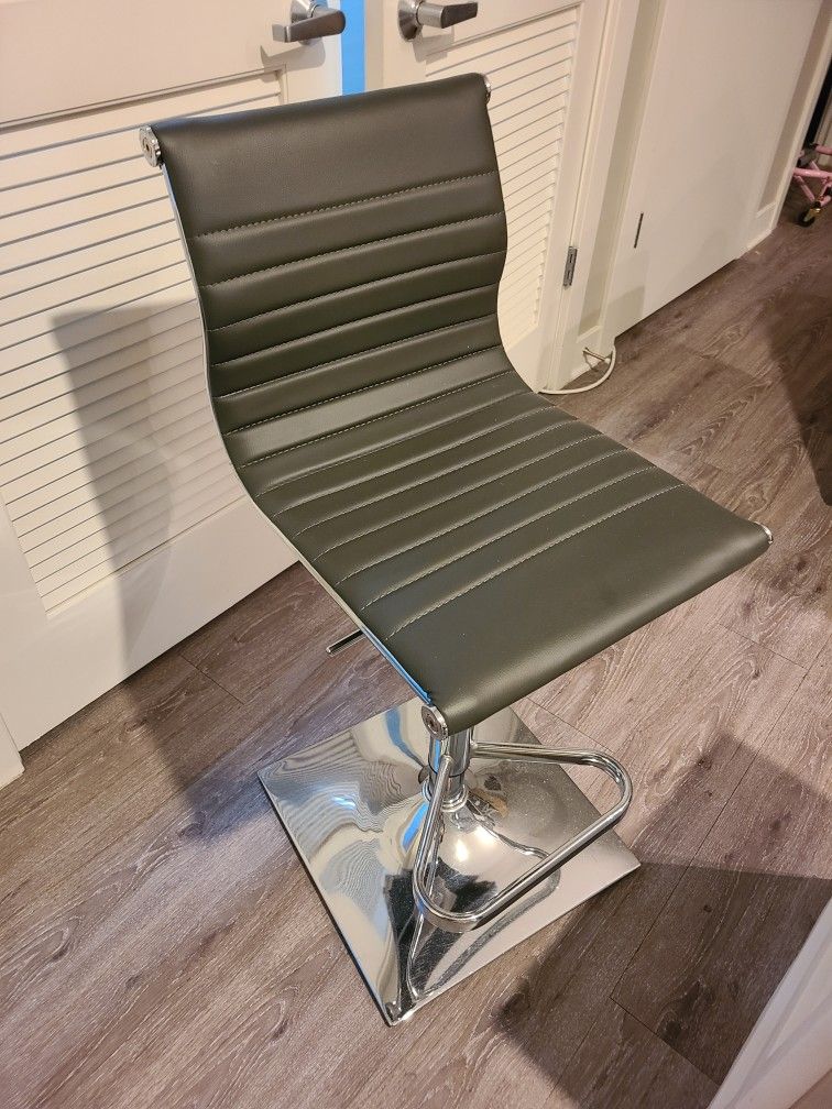 Grey and Chrome Barstools (x4)