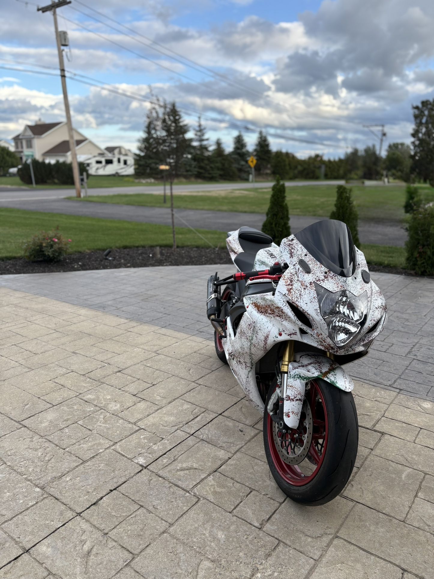 “CUSTOM” SUZUKI GSXR 750 + 7 LG HELMETS