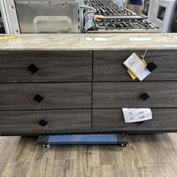 Dresser Comes With Mirror Read Description 