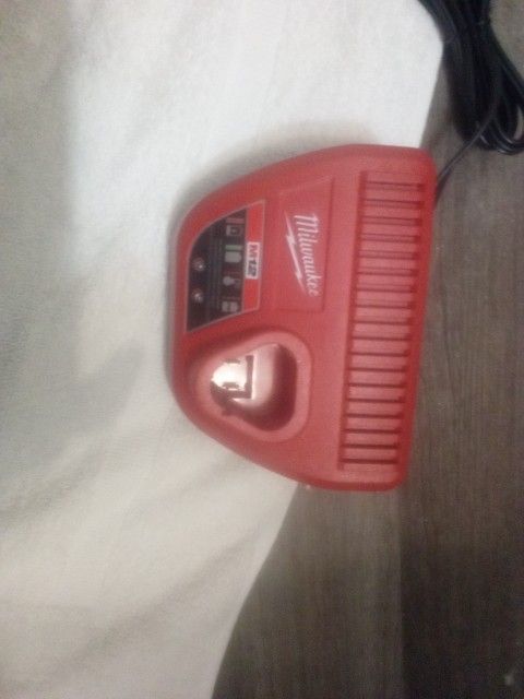 Milwaukee 12v Charger
