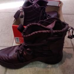 Nike Tanjun High Rise Womens Size 8 Boots Burgundy $60