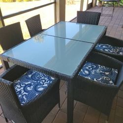 Mint condition Wicker/ Glass TABLE and six chairs new pads paid $1500