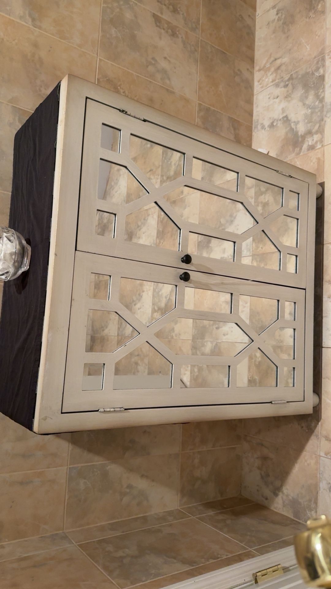 Mirrored cabinet
