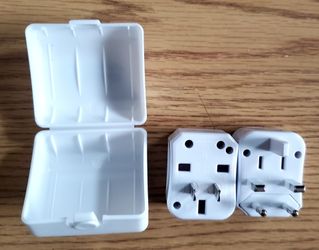 International travel power adapter