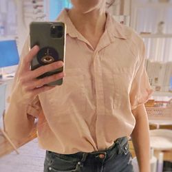 Cute Pink Levi’s Shirt w/ short sleeves