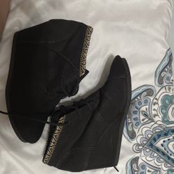 Black Wedges 