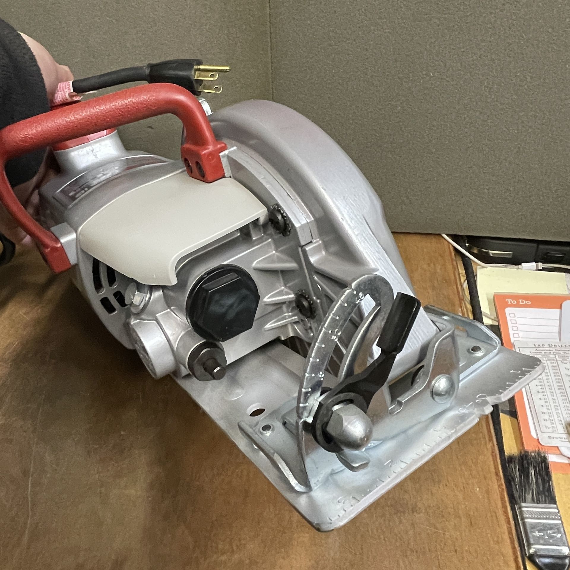 (New) SKILSAW SKIL HD77M 7 1/4 Worm Drive Magnesium Circular Saw Mag 77