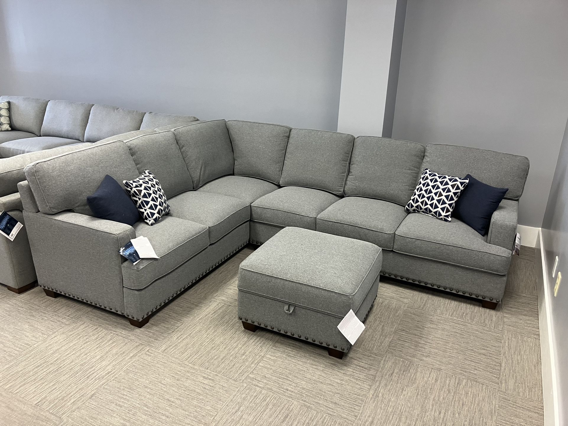 *NEW* Thomasville Emilee Fabric Sectional with Storage Ottoman| Gray| 🚛DELIVERY AVAILABLE