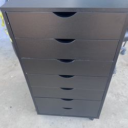 Mobile filing cabinet with 7 drawers