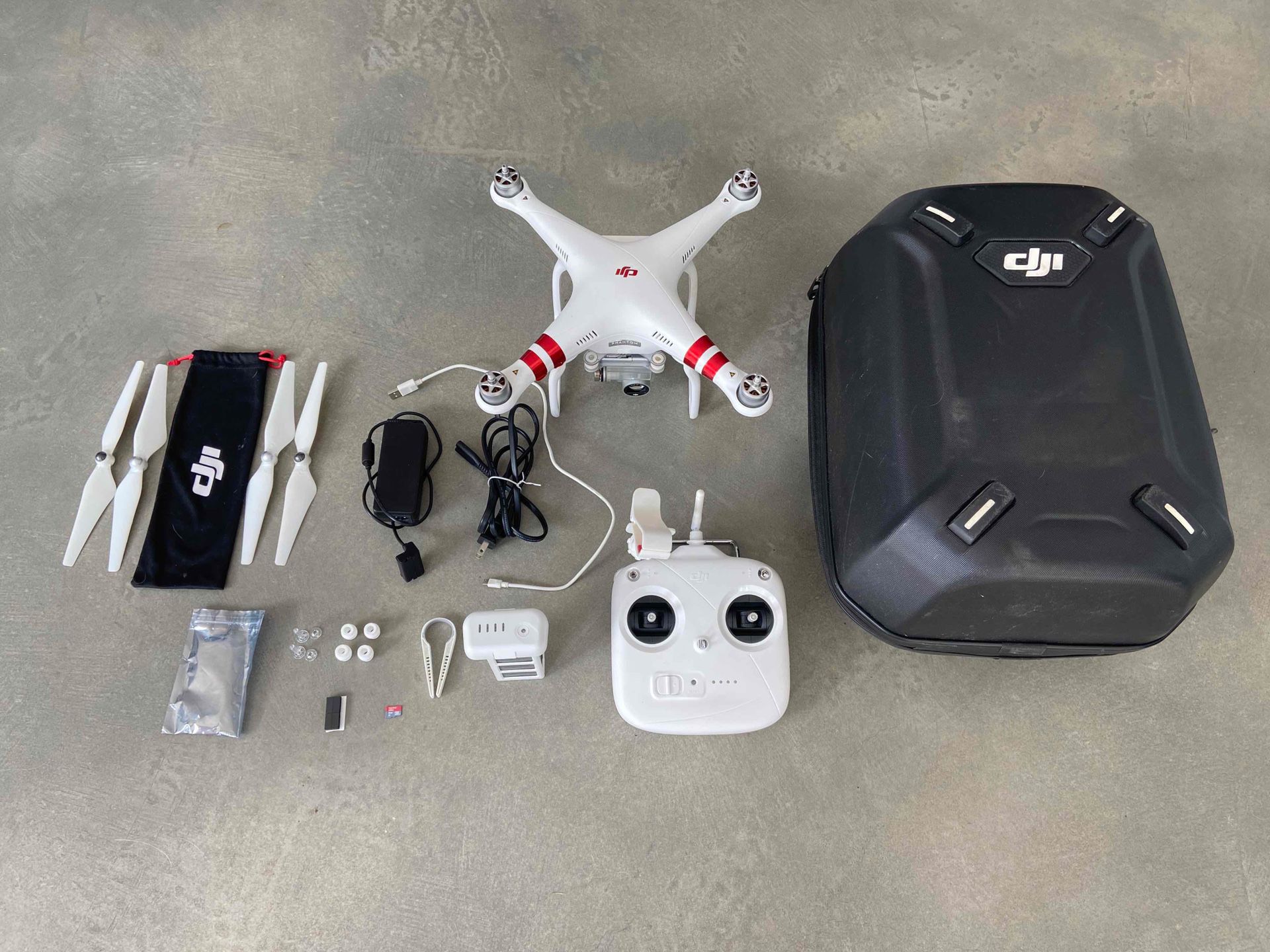 DJI Phantom 3 Standard Drone Quadcopter – 2.7K Camera & 3-Axis Gimbal – Backpack