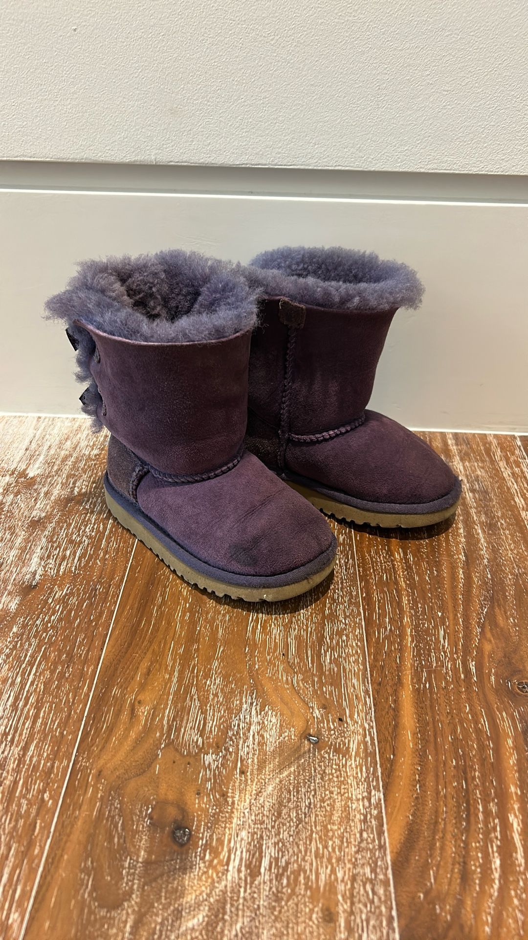 UGG Girls Size us 9