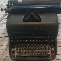 Selling This Antique Typewriter In Very Good Condition