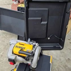DeWALT-Wet Tile–Cutter