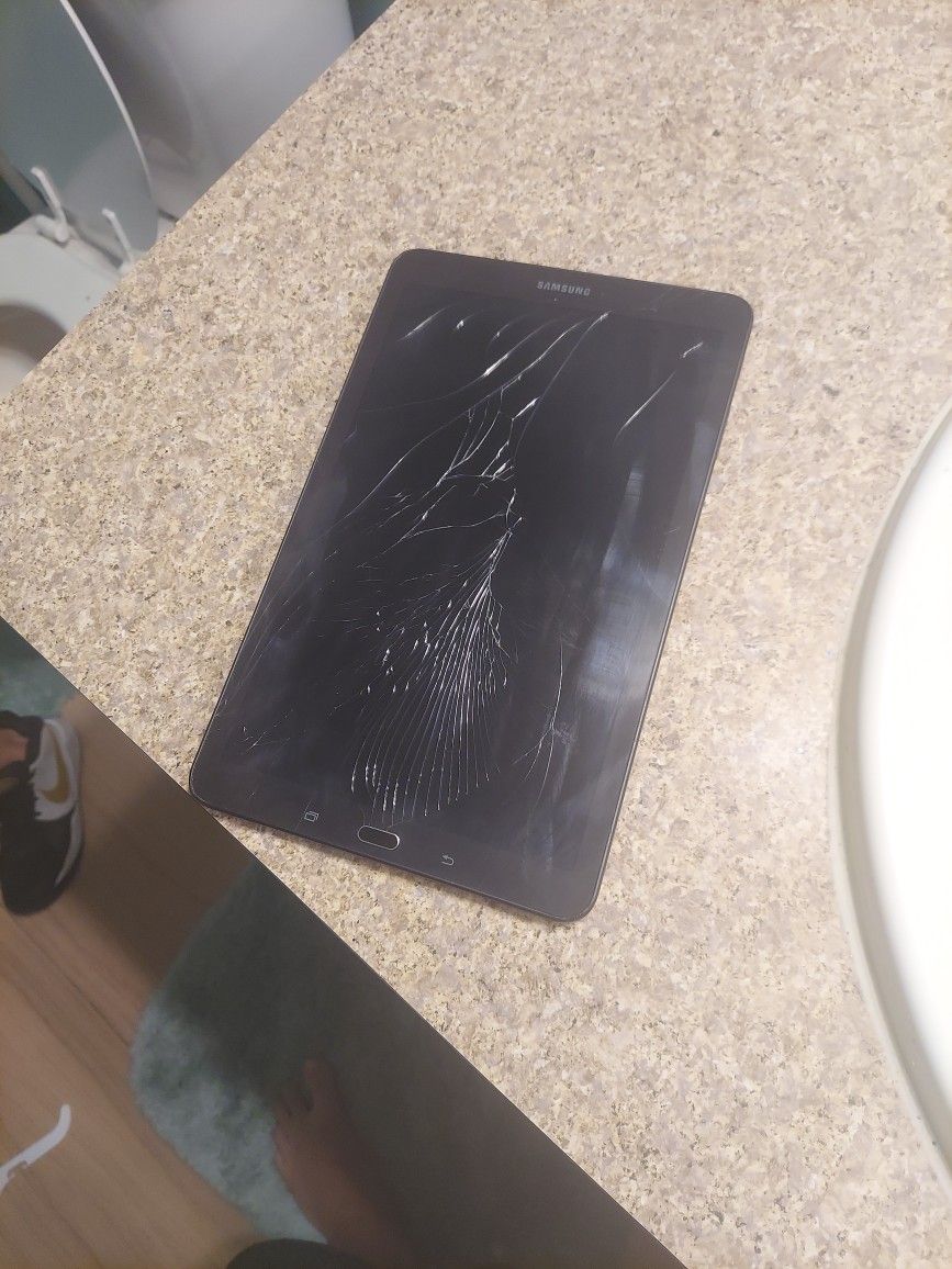 Galaxy Tab E (ACCOUNT LOCKED/FOR PARTS)