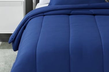 Amazon Basics Ultra-Soft Micromink Sherpa Comforte Navy, Twin Navy Blue Twin
