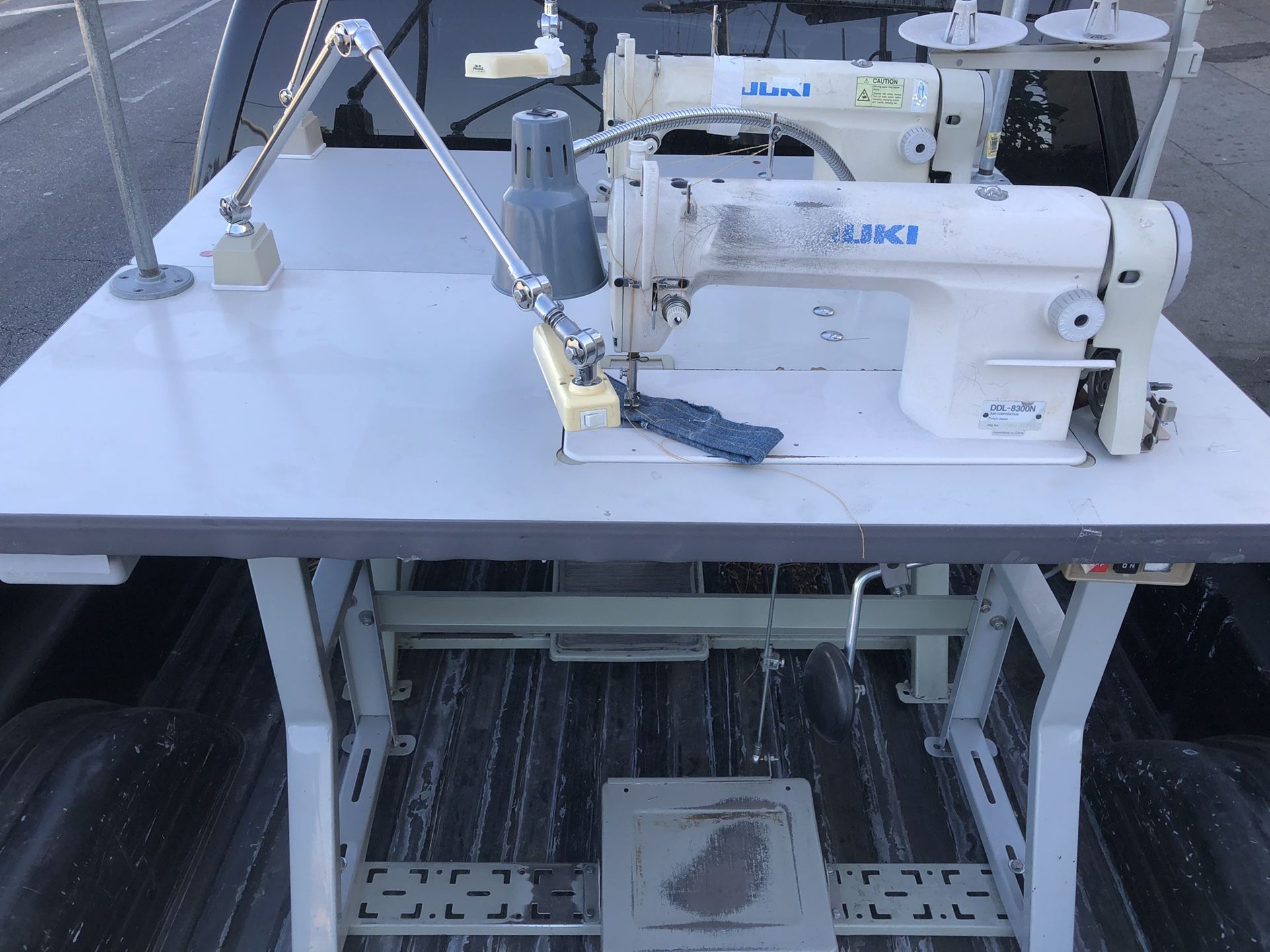 Juki Single Needle Industrial Sewing Machine Regular , Whit Clutch Motor 110 Volts