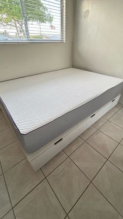 Queen size mattress memory foam.