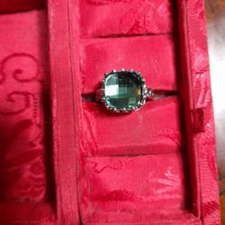 Cool Green Fasceted Glass Custom Jewelery Silvertone Ring Size 8