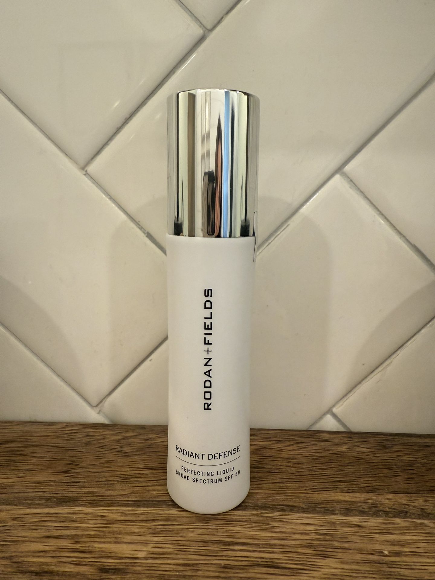 Radiant Defense Perfecting Liquid SPF 30 - Sand