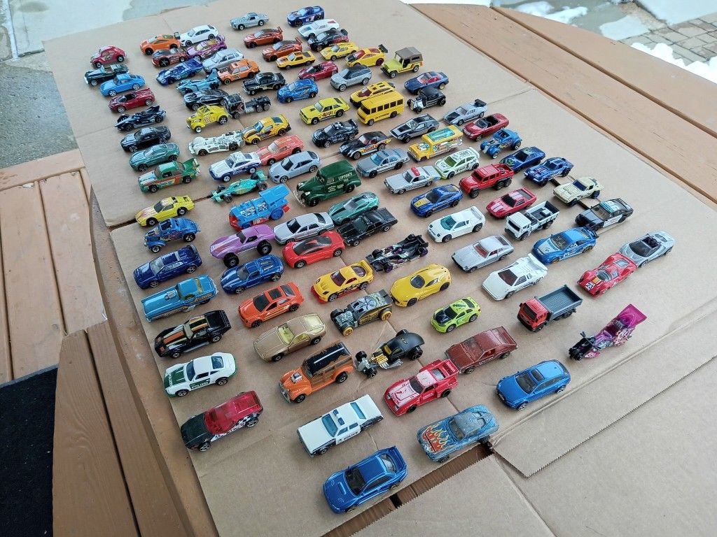 Hot Wheels, Matchbox, Etc , Lot Of 100 Cars 1/64 Scale