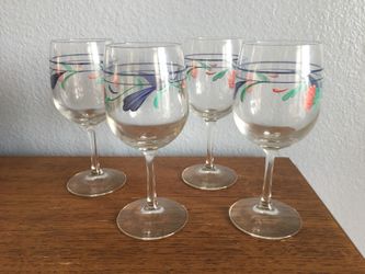 Poppies on Blue Wine glasses. (Never used) set of 4
