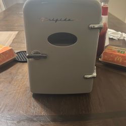 Mini Fridge 