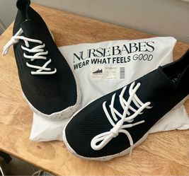 Tennis shoes