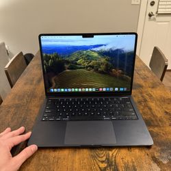 2022 MacBook Air M2 (256GB SSD / 8GB RAM)