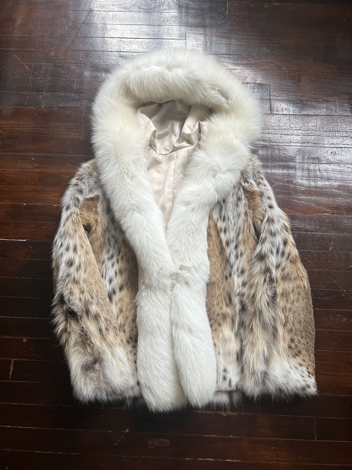 Lynx Fur Fox Fur coat with hood - Main Image