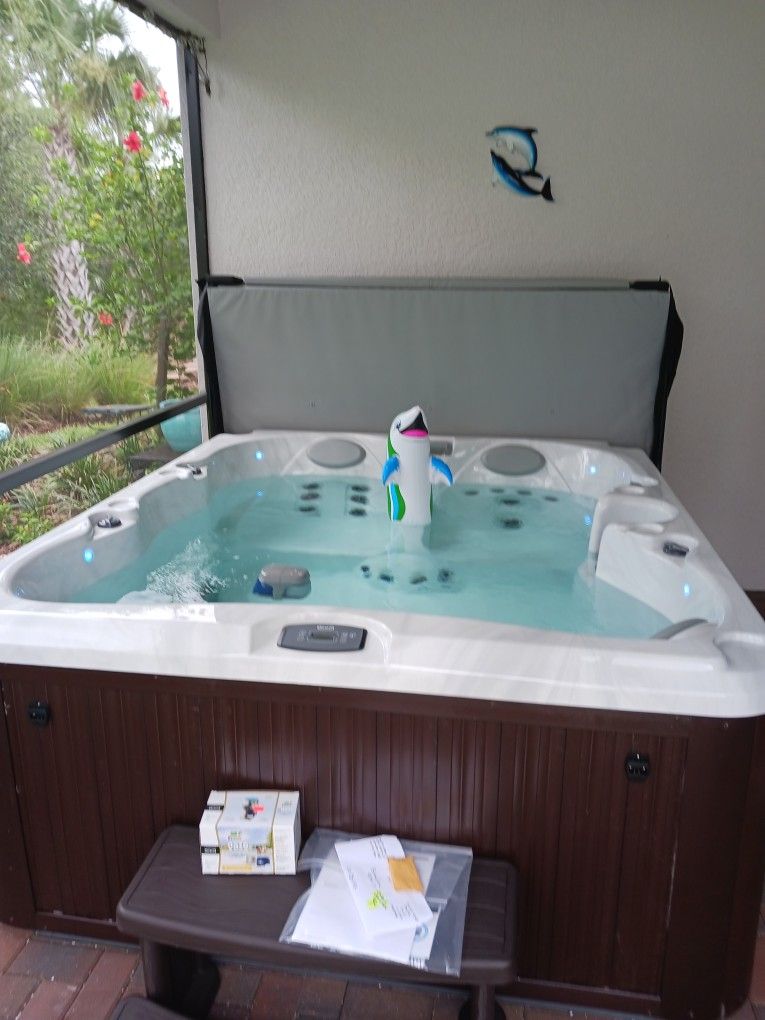 JACUZZI SPA HOT TUB "BRAND NEW "