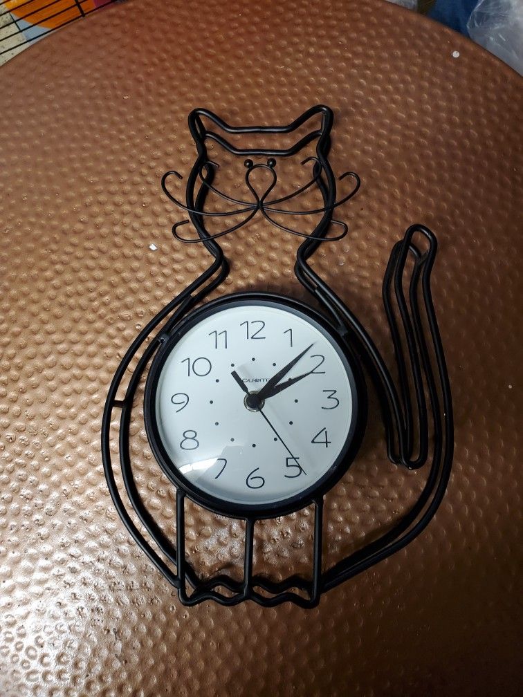 Metal Cat Clock, Works
