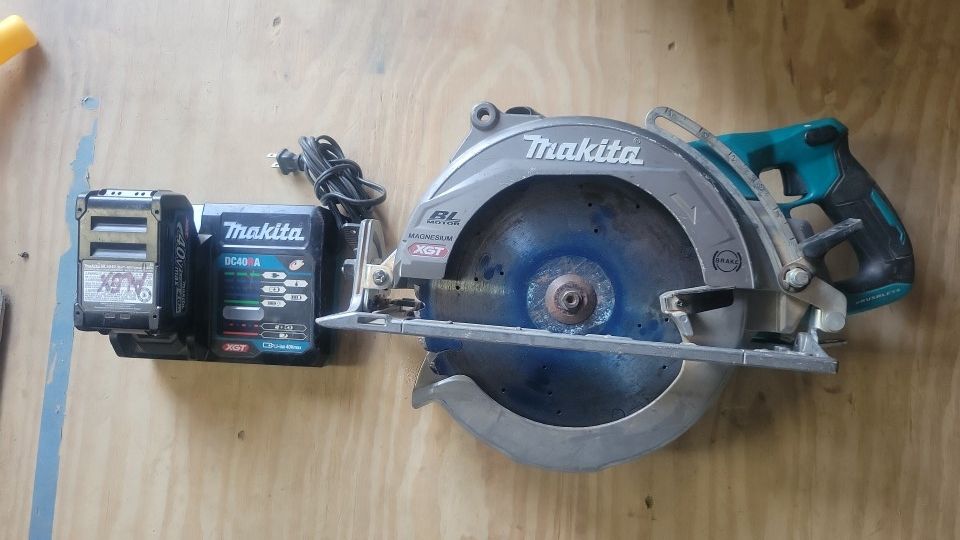 Makita 10 1/4 Cordless Saw Big Foot 40V