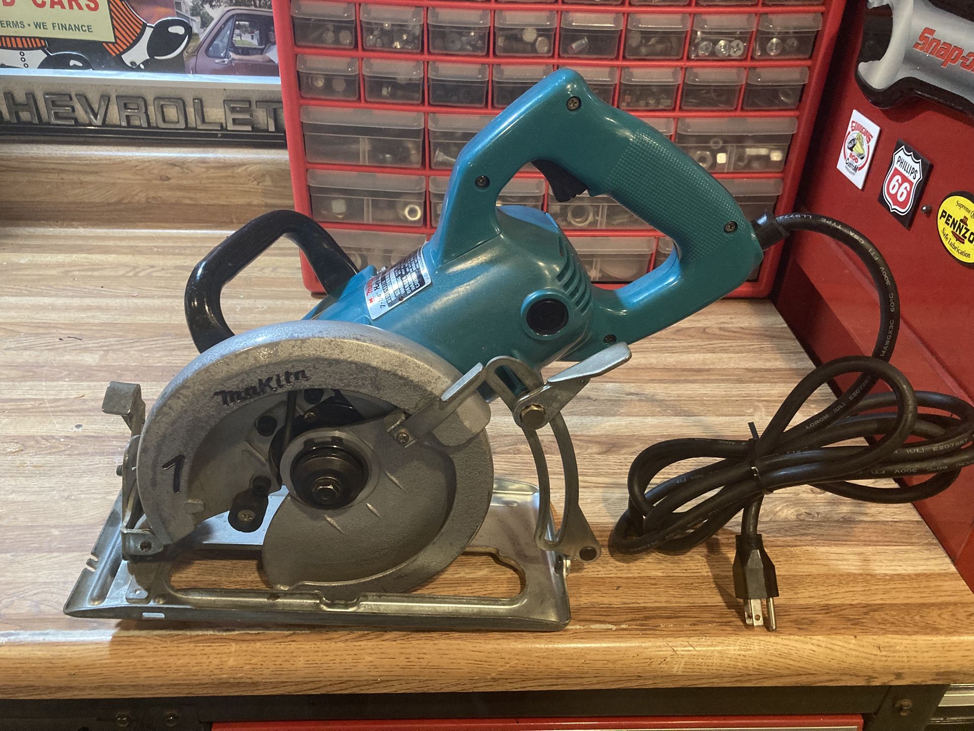 Saw MAKITA Circular Saw, New Condition