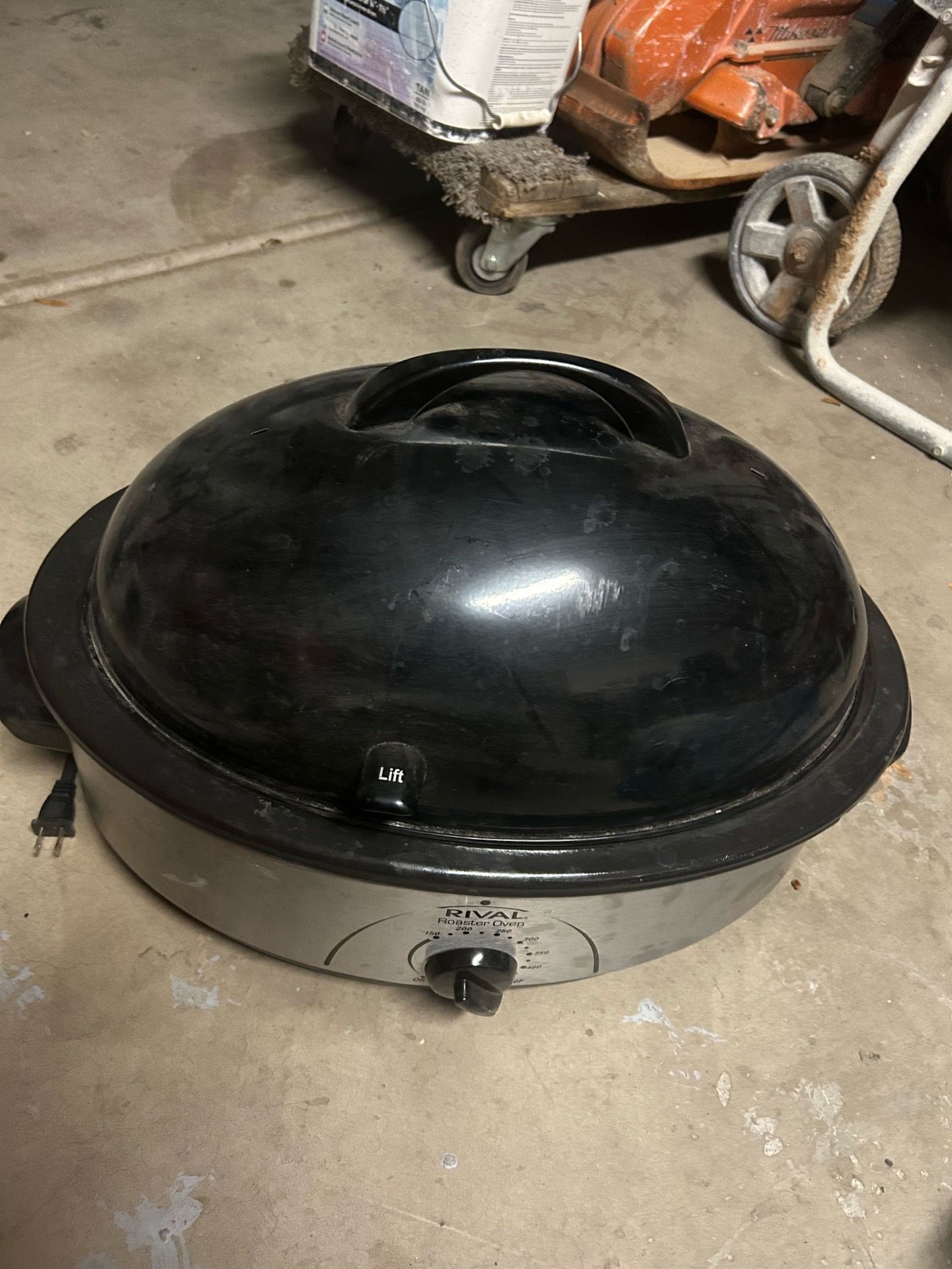 Electric roaster oven