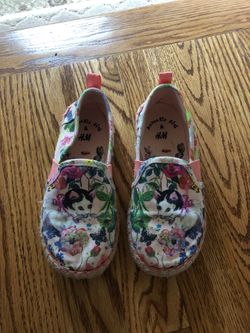 Kids girl shoes size 11 1/2 like new H & M