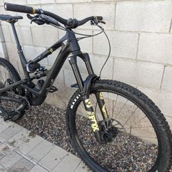 YT Capra core 3 Enduro Mountain Bike