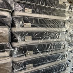 🛏Mattresses Pillow top for your comfort 🟩Same day delivery available🚛 🟠Queen sizes $199 🟡Full sizes $179 🟢Twin sizes $149 🔵Cal king $319 🟣E. K