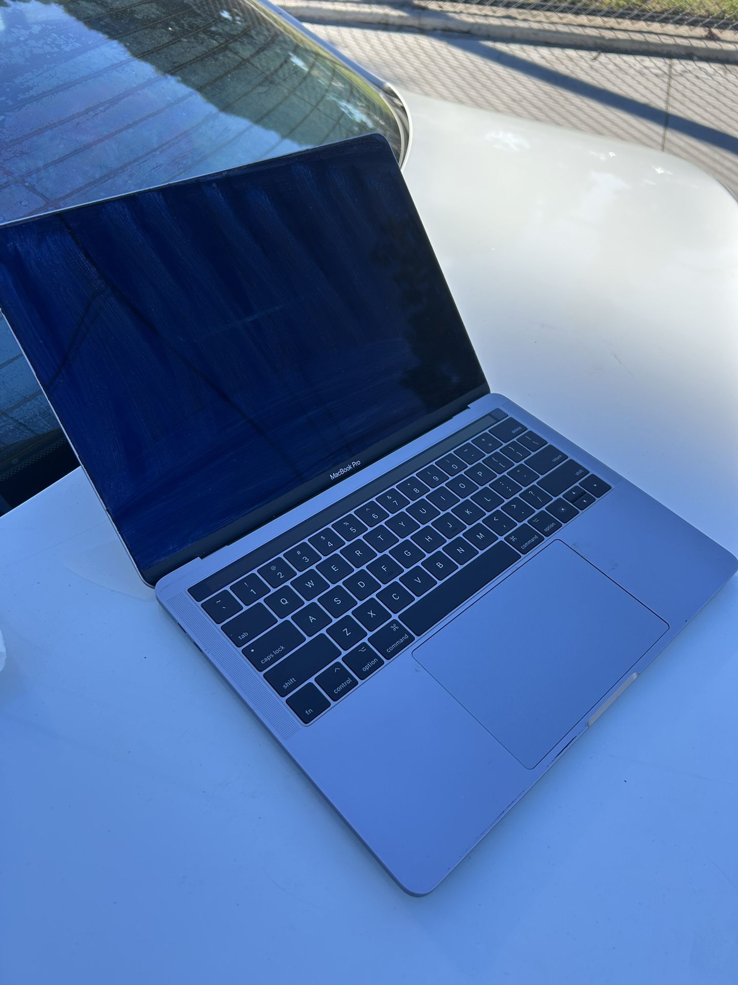 Apple MacBook (A1706) FOR PARTS