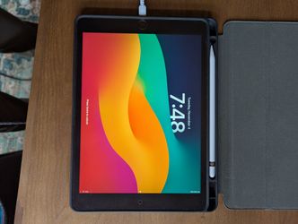 iPad - 9th Gen w/ Apple pencil (1st Gen)