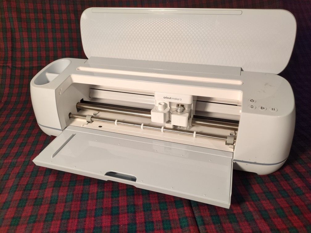Cricut Make 3 - BASICALLY BRAND NEW