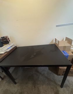 Black Desk – Simple & Sturdy